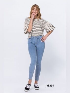 Judy Blue Light Blue Skinny Jeans